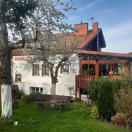 ベッド・アンド・ブレックファスト Merkury Świeradów-Zdrój